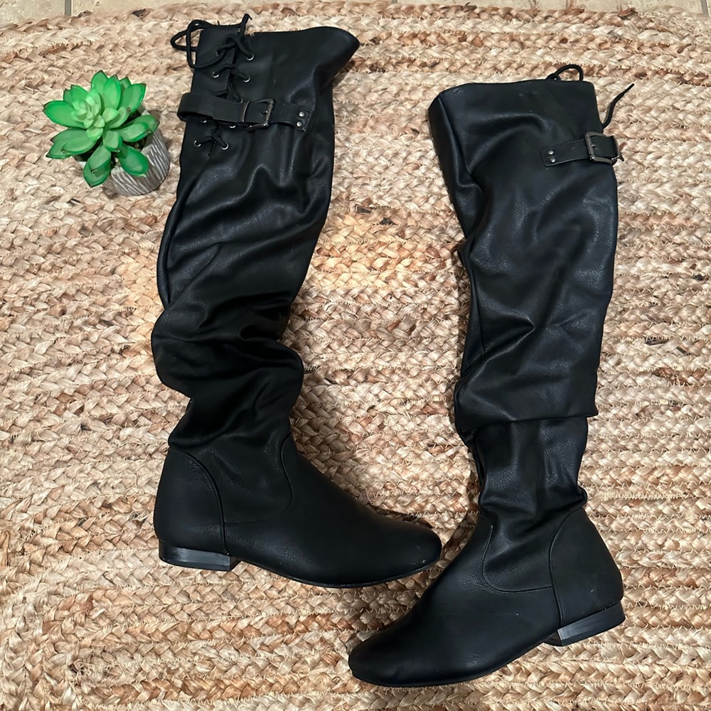 BLACK SCRUNCH KNEE HIGH BOOTS